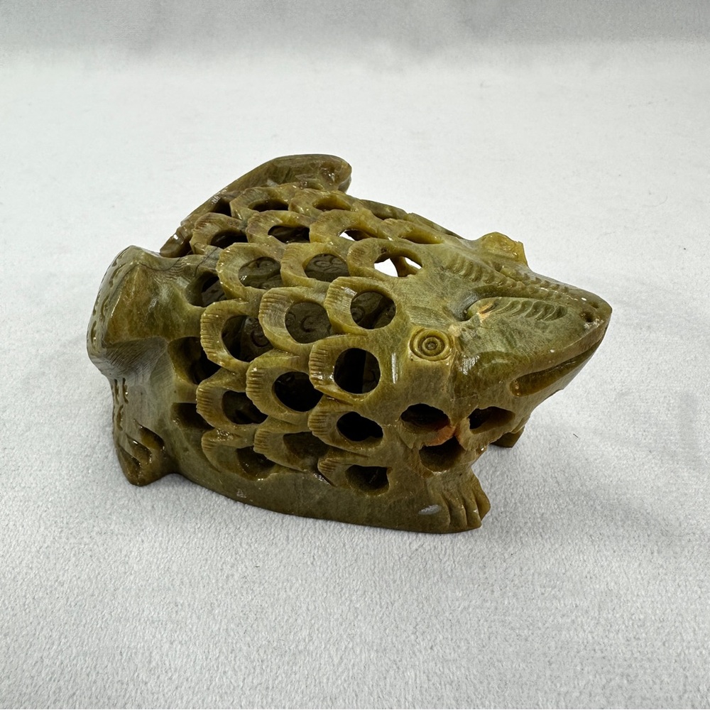 Vintage Stone Mother Frog SoapStone Heavy Green Art Hand Carved Decor Reptile